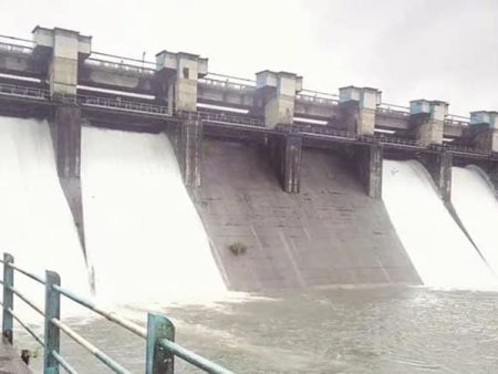 धरणांतील पाणीसाठ्यात घट