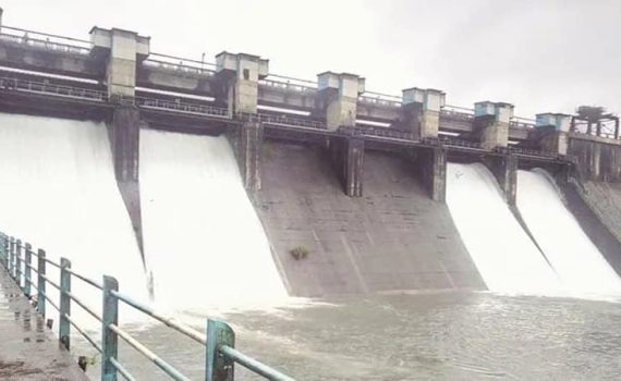 धरणांतील पाणीसाठ्यात घट