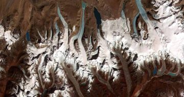 भूतानमध्ये सरोवर फुटले