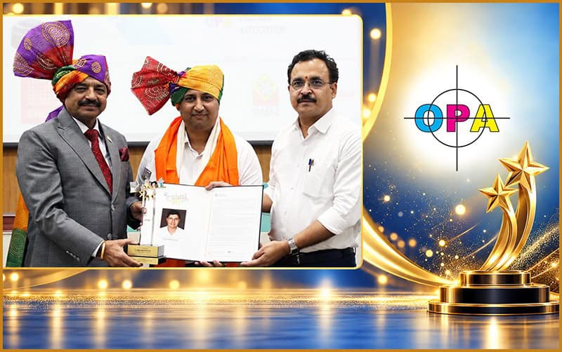 Bijender Kaushik receiving the Print Shree Award at Screen Print India 2026.