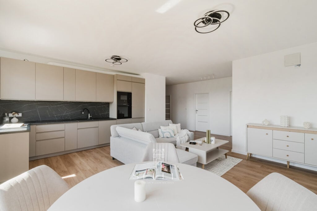 Słoneczny apartament na wynajem | balkon i loggia