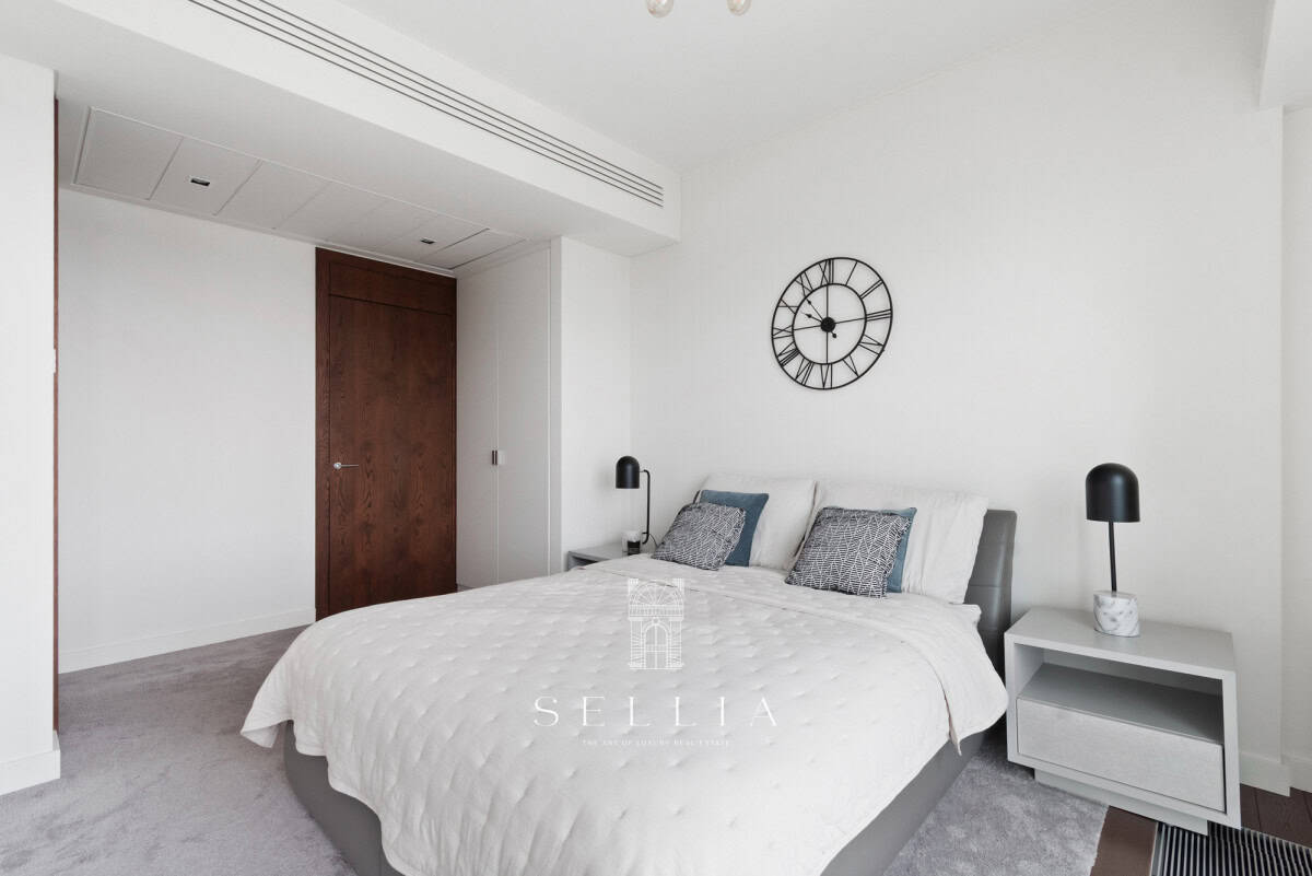 Przestronny, nowoczesny apartament z widokiem na panoramę miasta.