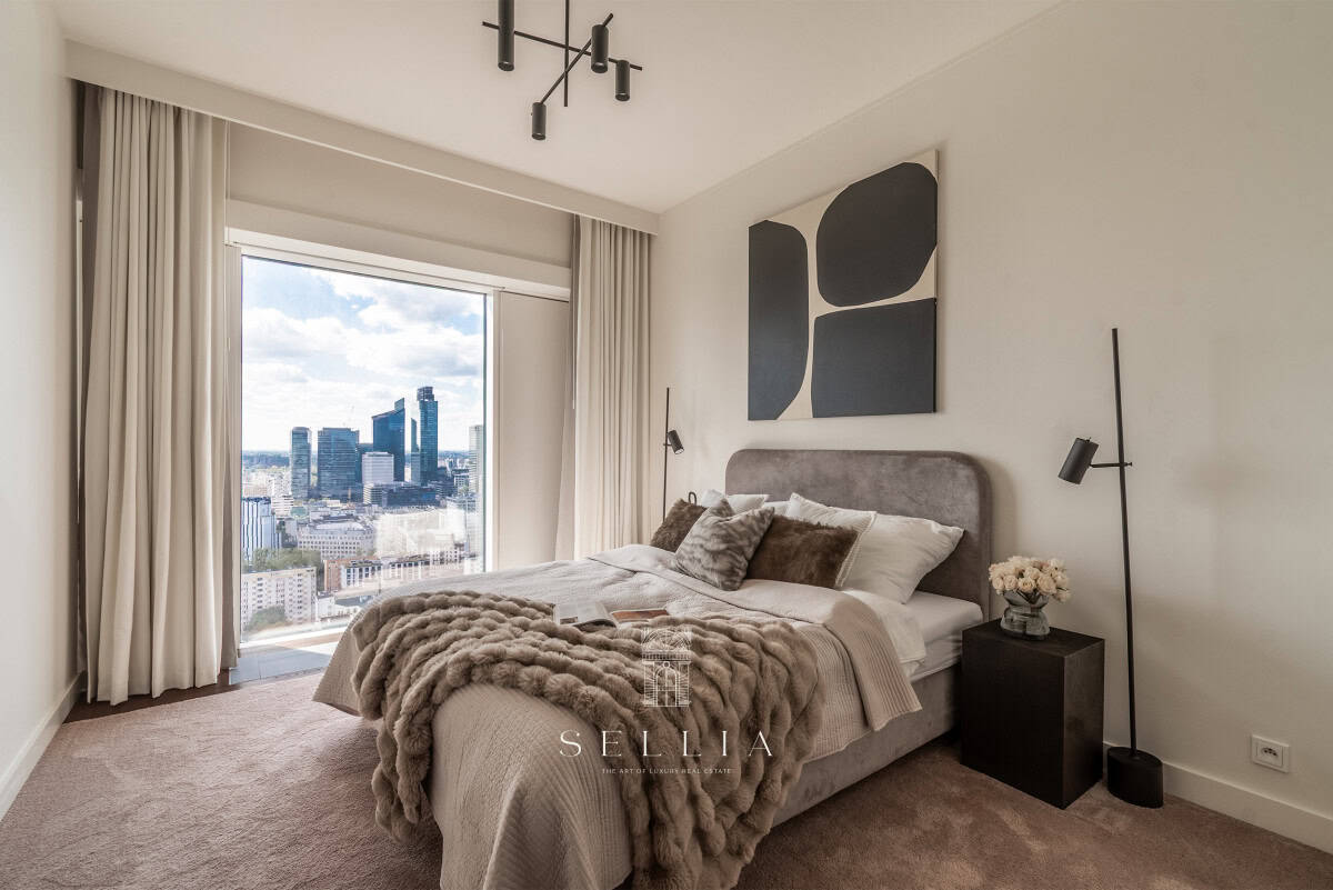 Przestronny apartament z widokiem na miasto z 28 piętra.