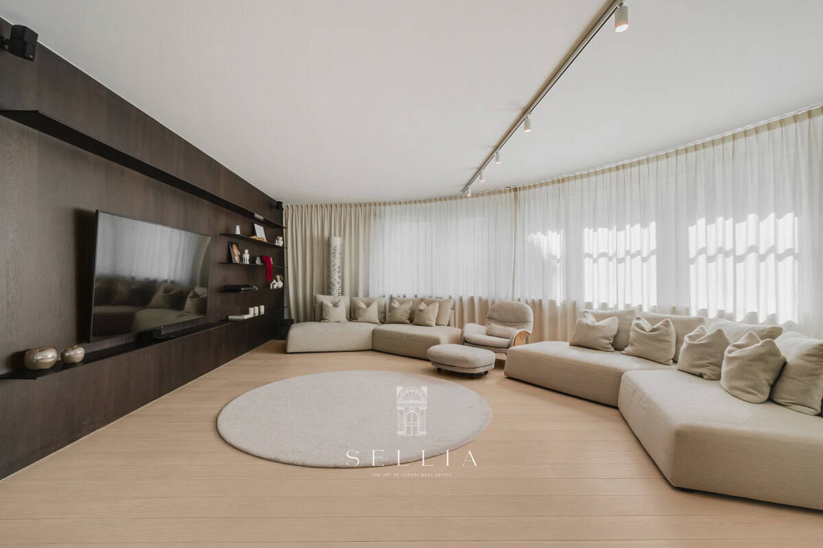 Spacious apartment in the heart of the city
