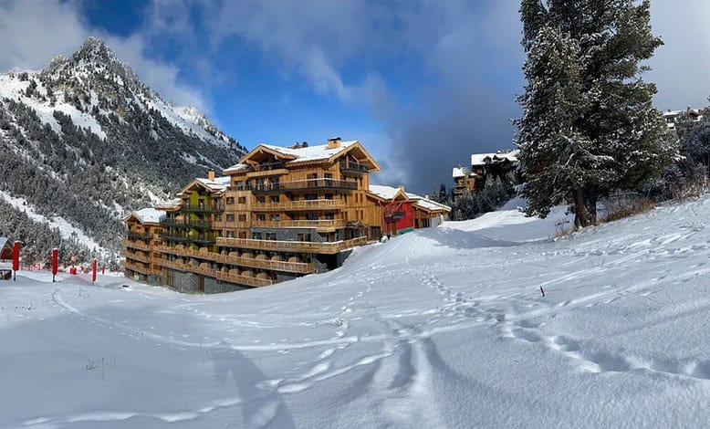 The rise of SNOWMADS – Holiday provider reports spike in people hitting the slopes alone in 2025