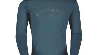 Relaxed fit blue hoodie with "SCOTT SPORTS" logo, ideal for winter outdoor activities and outdoor sports. Perfect for staying warm and stylish during winter adventures.