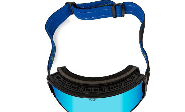 High-quality snowboarding goggles with blue mirrored lenses and adjustable strap, perfect for winter sports and protecting your eyes during snowy adventures.