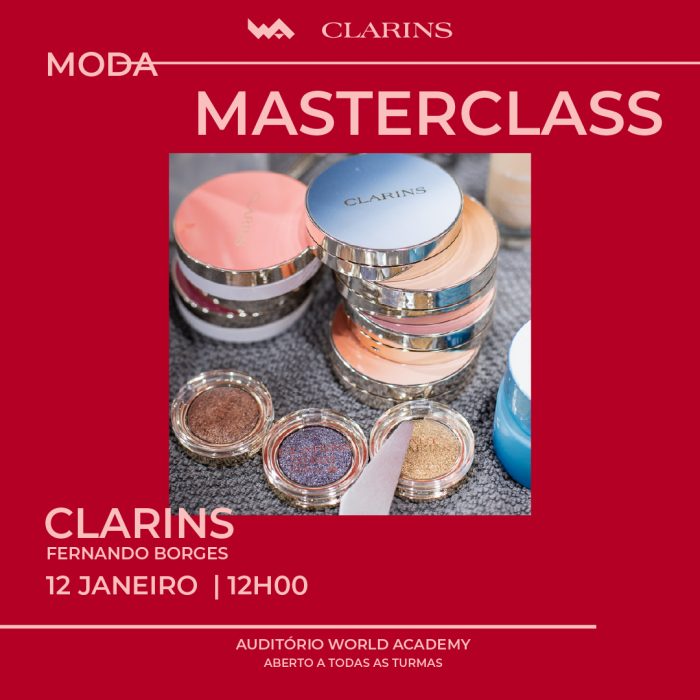 Imagem de produtos de maquilhagem Clarins com pó compacto e pigmentos coloridos.