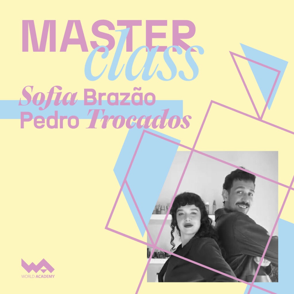 Imagem de uma aula de masterclass com Sofia Brazão e Pedro Trocados, focada em design gráfico e comu.