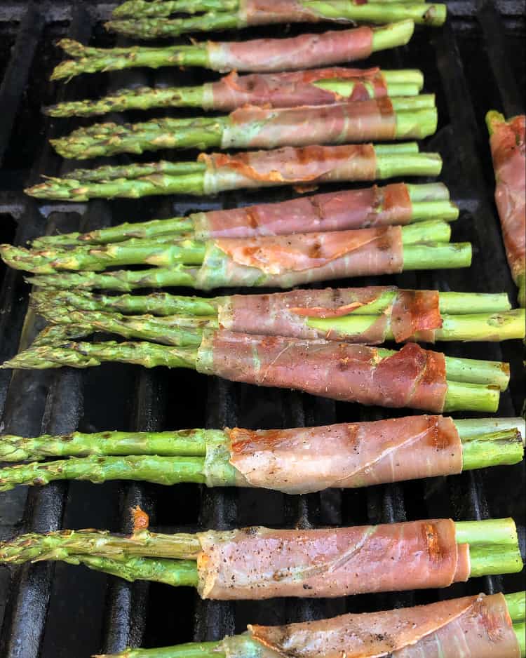 Asparagus with wrapped in prosciutto, on the grill.
