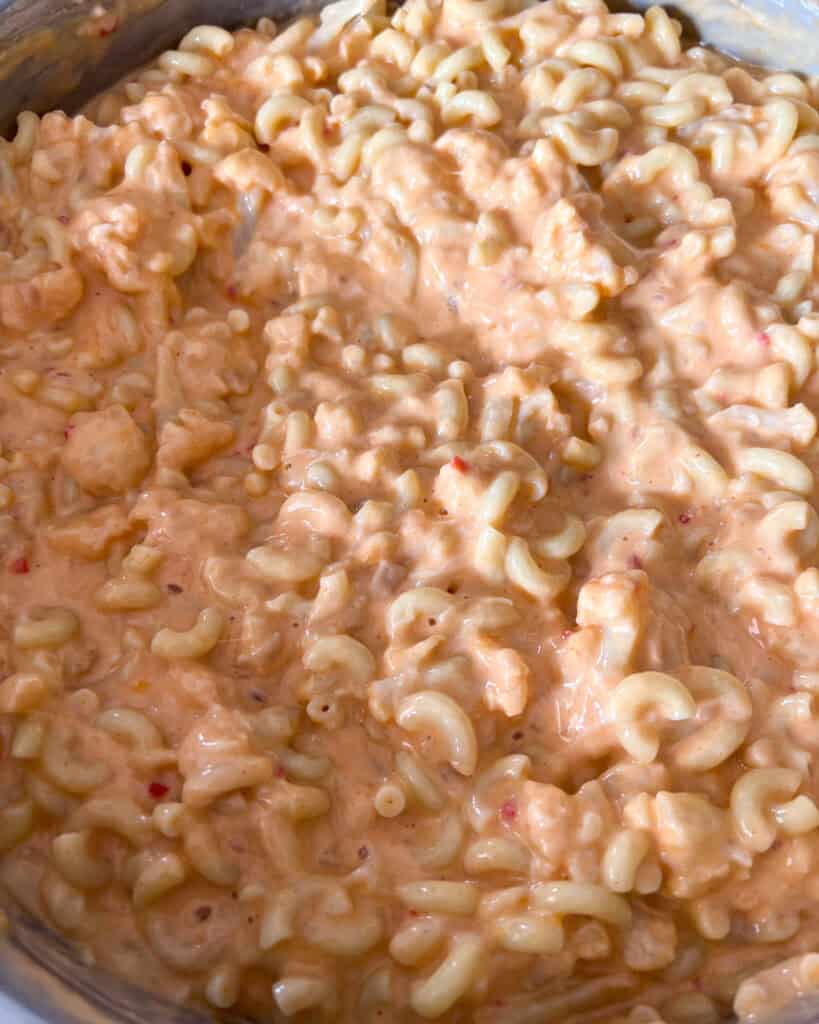 Macaroni, buffalo cauliflower in a cheese sauce.