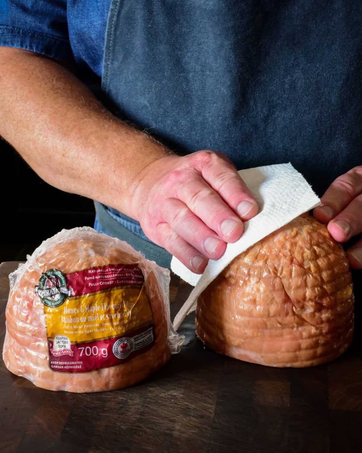 Remove the ham from the packaging and pat dry with paper towels.