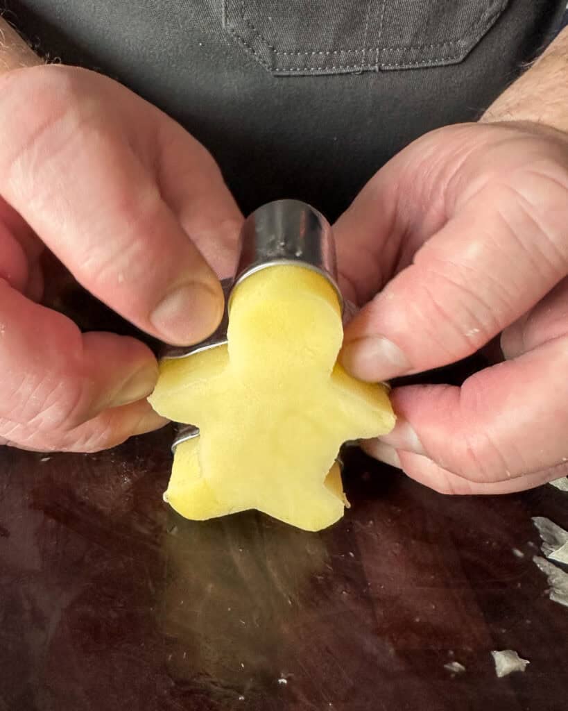 Push out the potato from the gingerbread cutter.