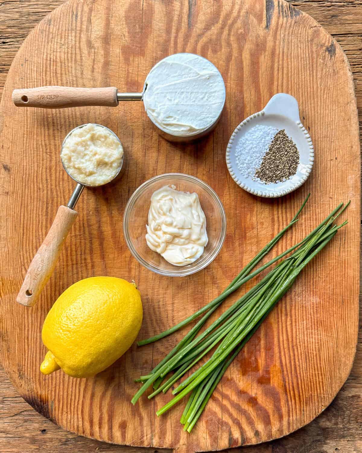 Horseradish cream sauce ingredients.