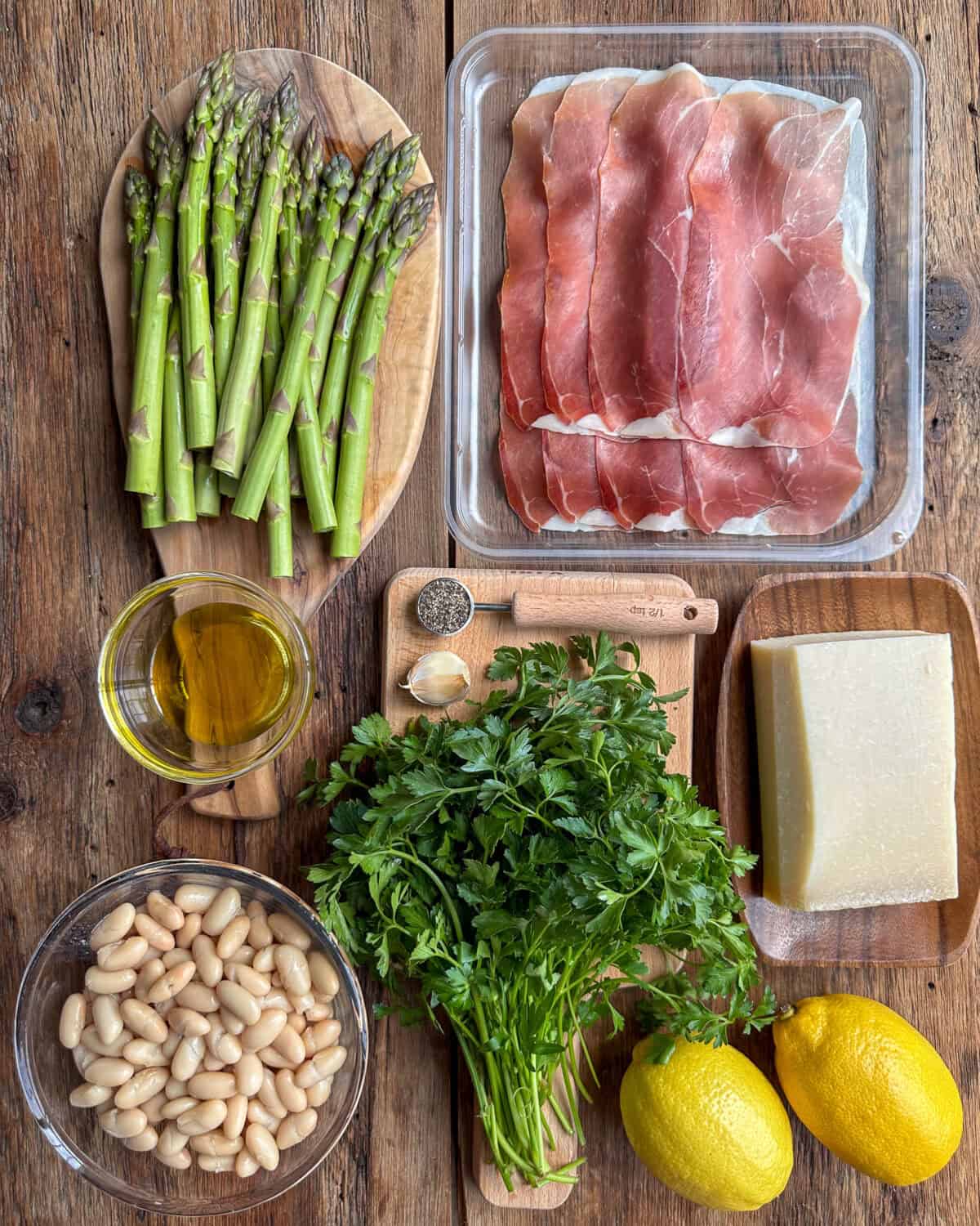 Ingredients for an asparagus prosciutto recipe.