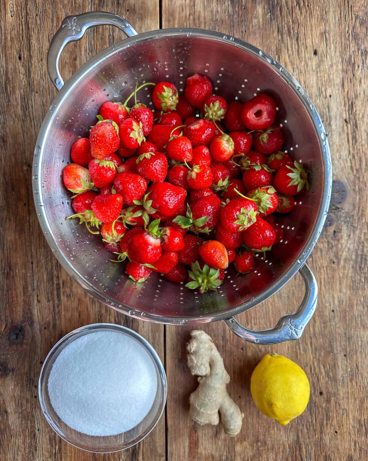Four ingredients for refrigerator strawberry jam without pectin.