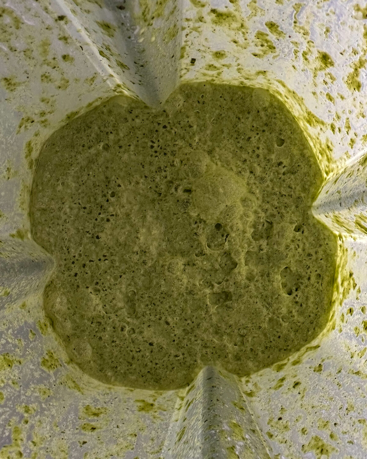 In a blender, combine spinach, basil, tarragon, chives, eggs, cream, milk, salt, pepper, and nutmeg. Blend until smooth.