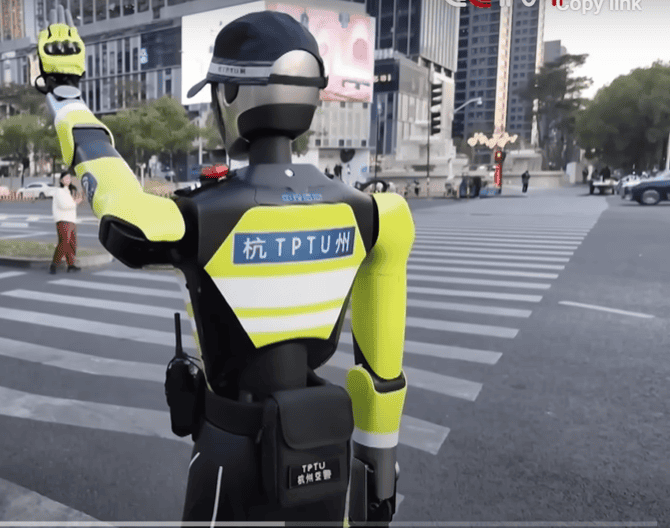 AI-Powered Robot Deployed as Traffic Officer in Hangzhou AI-Powered Robot Deployed as Traffic Officer in Hangzhou