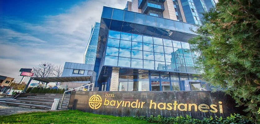 Bâtiment principal de Bayındır Turquie, hôpital privé moderne reconnu pour ses soins multidisciplinaires et services médicaux complets