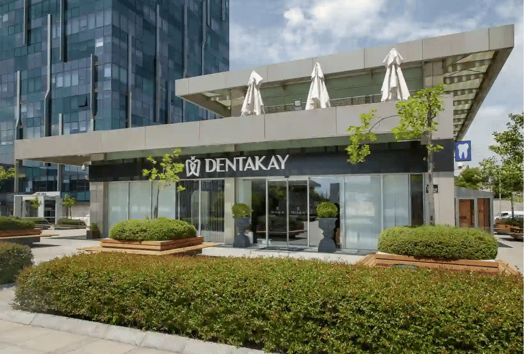 Clinica dentale Dentakay in Turchia specializzata in impianti dentali e faccette