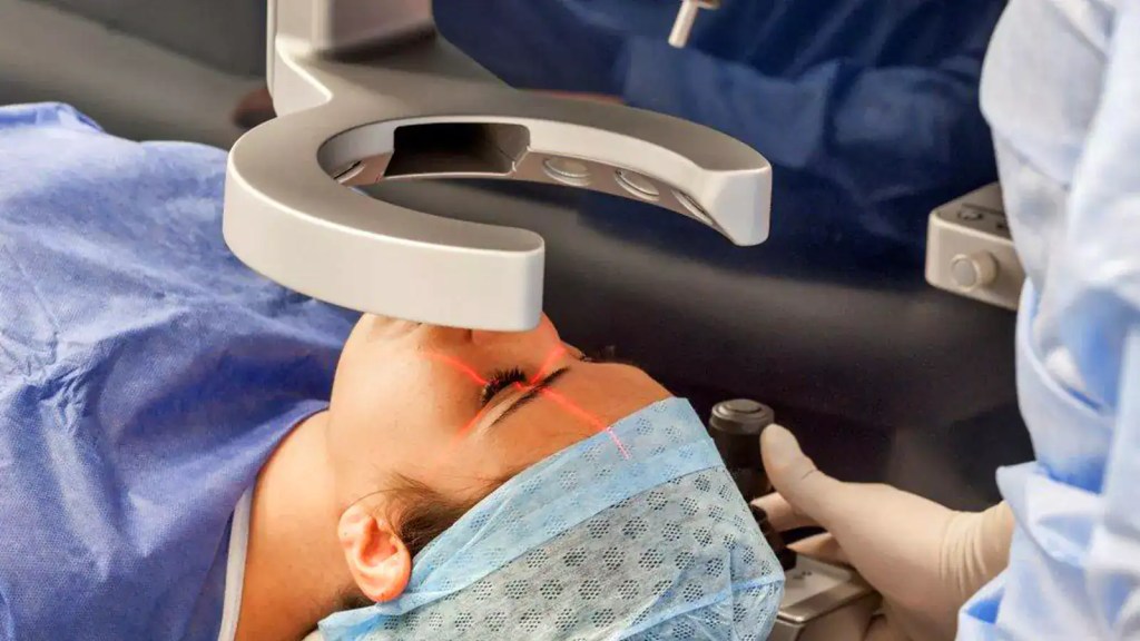 Patiente subissant un examen d’imagerie médicale avec un scanner de précision au Liv Hospital en Turquie