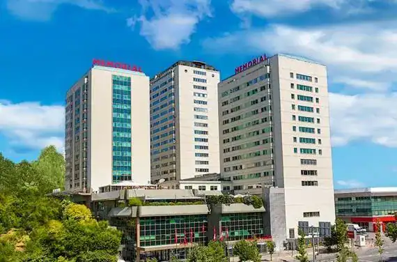 Hôpital moderne Memoriaal à Istanbul, centre médical de renommée pour les soins spécialisés.