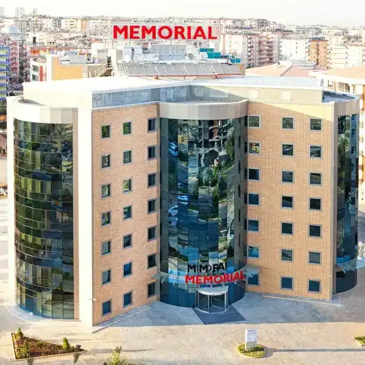 Bâtiment principal du Memorial Hospital à Istanbul, groupe hospitalier privé renommé en Turquie