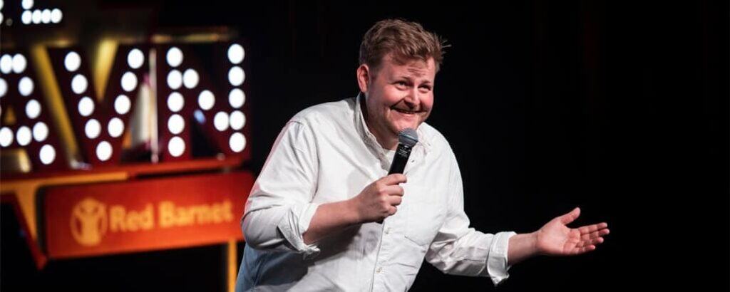 Komiker Frederik Rosgaard laver stand up