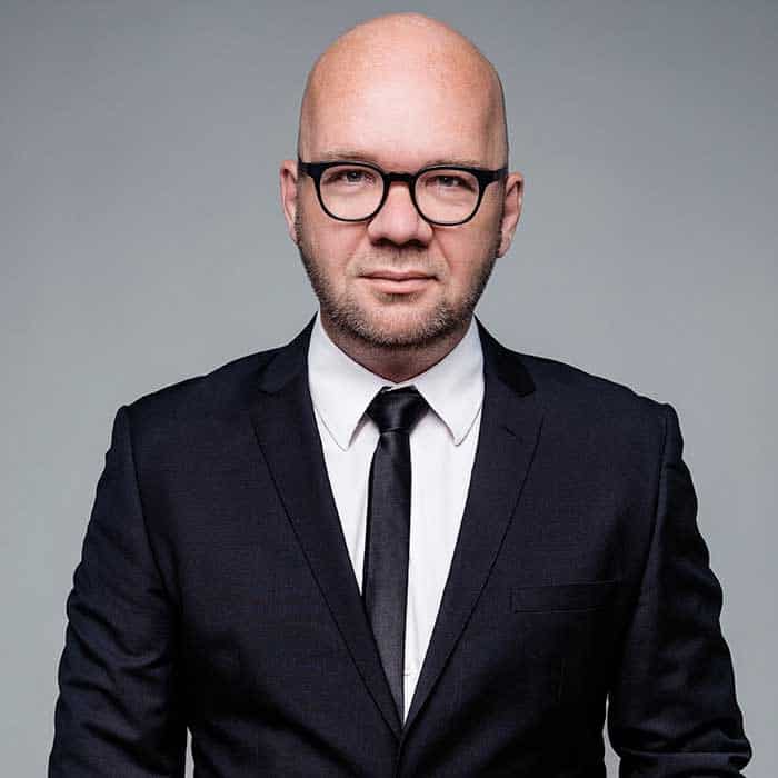 Portræt af komiker Lars Hjortshøj