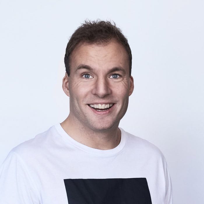 Portræt af komiker Simon Talbot