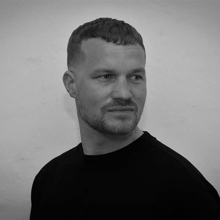 Portræt af komiker Troels Messmann
