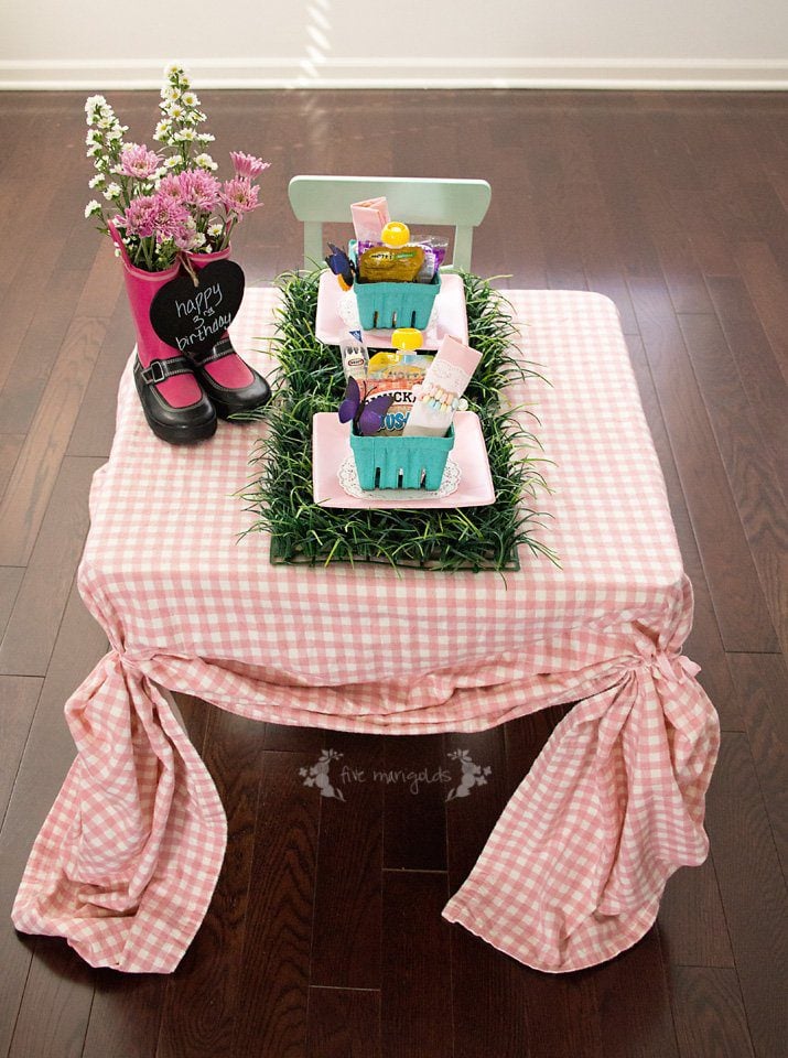 DIY Peppa Pig Picnic Birthday Party with $4 backdrop, muddy puddles and custom favors with free printables | Five Marigolds