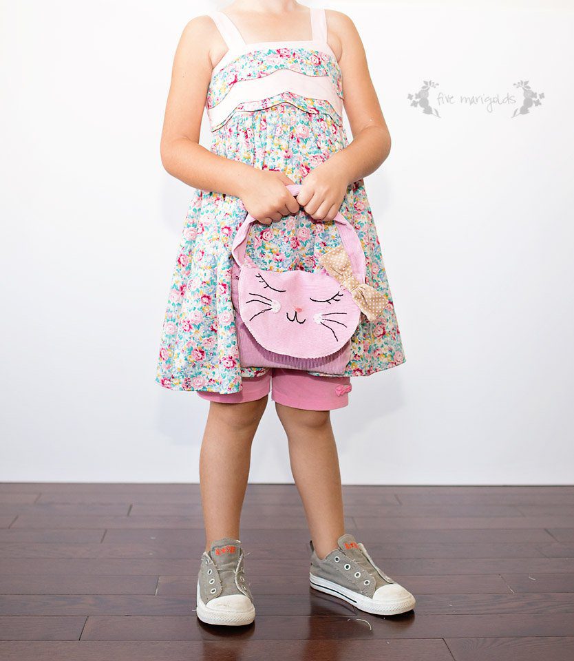 Upcycle your baby clothes with this pants - to - kitty cat purse refashion tutorial.