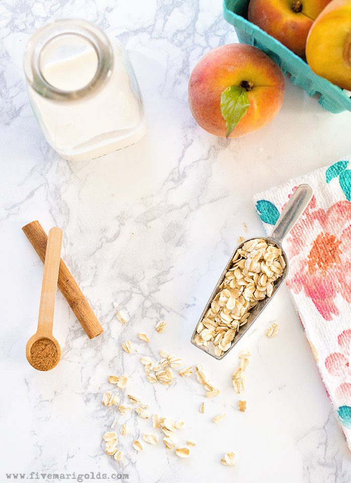 Peaches 'n Cream Overnight Oats - Simple Pure Vanilla in my clean Peaches 'N Cream Overnight Oats recipe - perfect for busy weekday mornings. | Five Marigolds