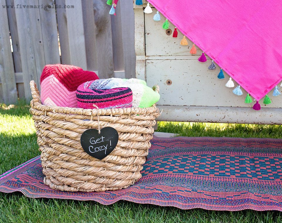 Chill and grill for a laid back summer barbecue. Tutorial for turning a dollar store tablecloth into a custom memory blanket for gatherings. Free printable favor tags for sparklers.