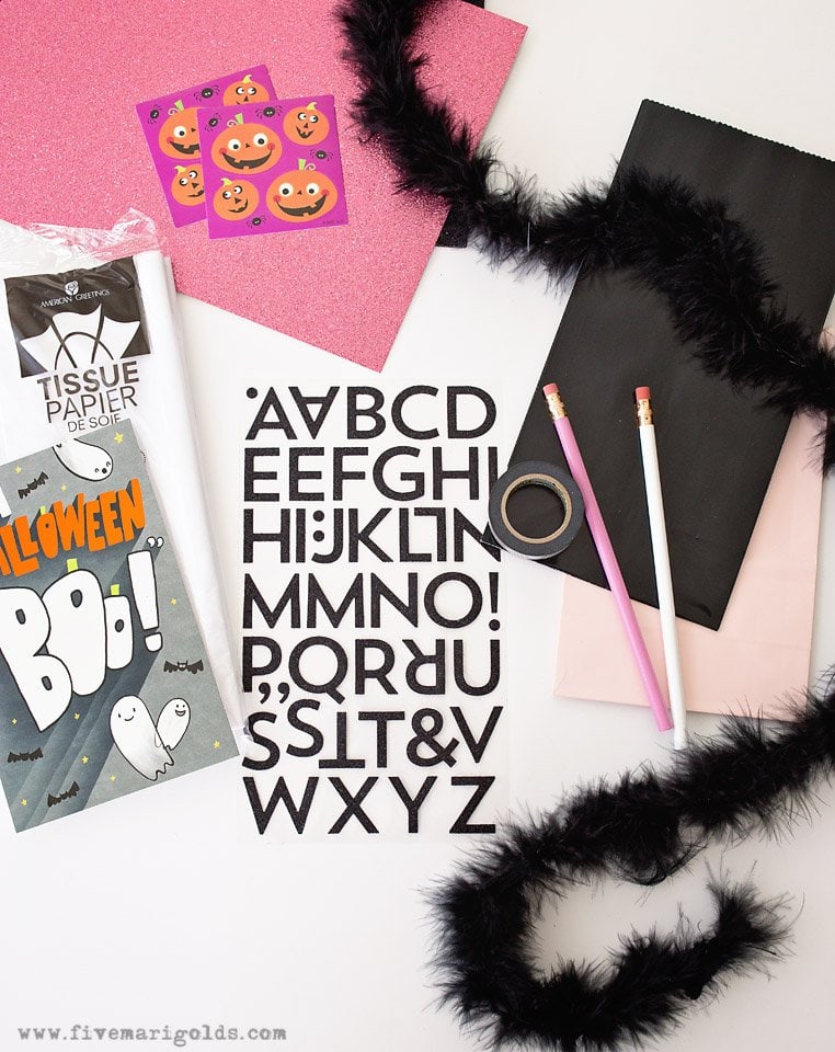 Pink and Black Cat Halloween Bags with Free Printables. Would make great Birthday Favors.