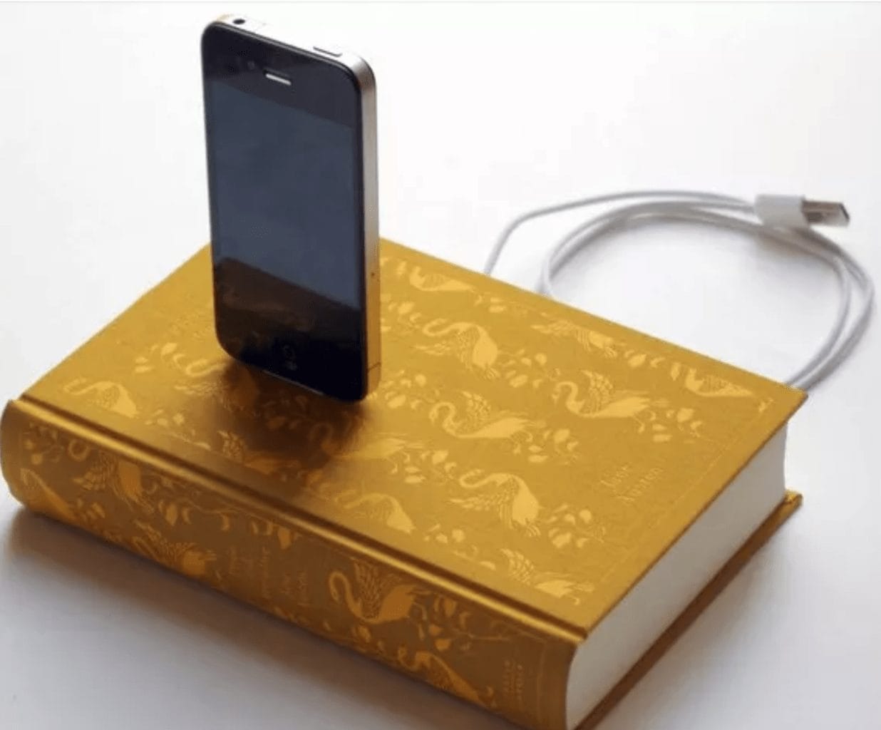 15 Genius Way to Upcycle Vintage Books