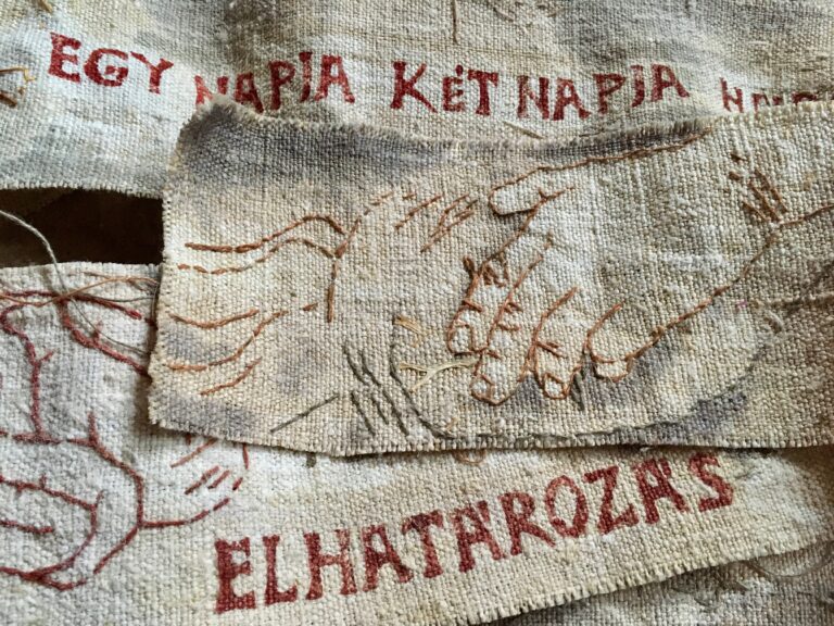 Richter Sára textilművész „Akarsz-e meggyógyulni” c. kiállításának megnyitója | Nagy T. Katalin