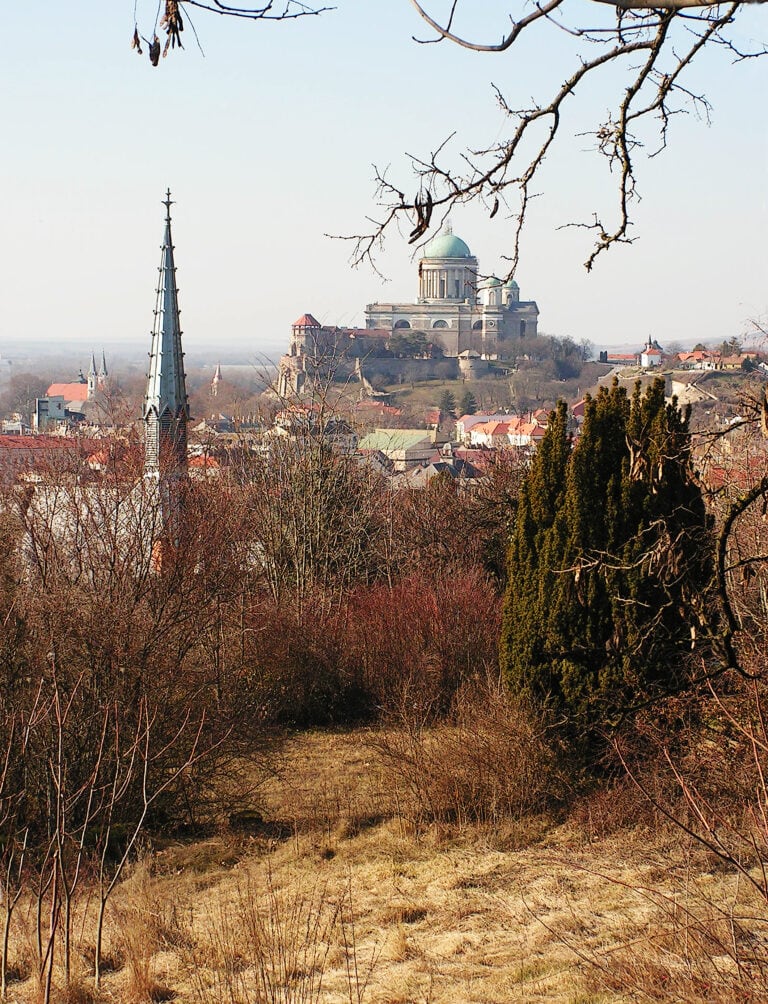 Esztergom megyei jogú város építészeti értékei a római kortól napjainkig