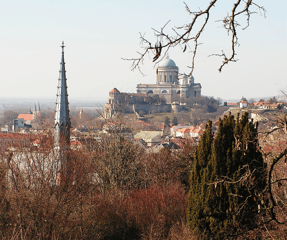Esztergom megyei jogú város építészeti értékei a római kortól napjainkig