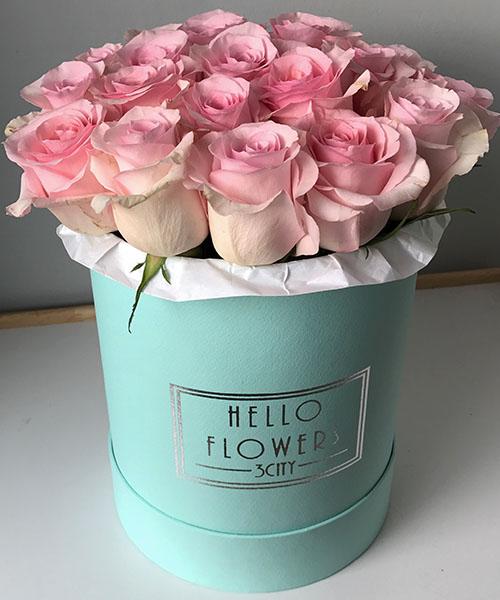 Różowe róże w dużym miętowym boxie - kwiaty w pudełku | flower box