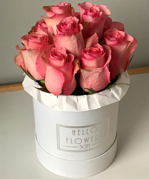 Różowe róże w małym białym boxie - kwiaty w pudełku | flower box