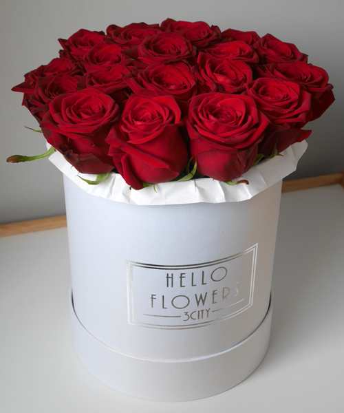 Czerwone róże w dużym białym boxie - kwiaty w pudełku | flower box
