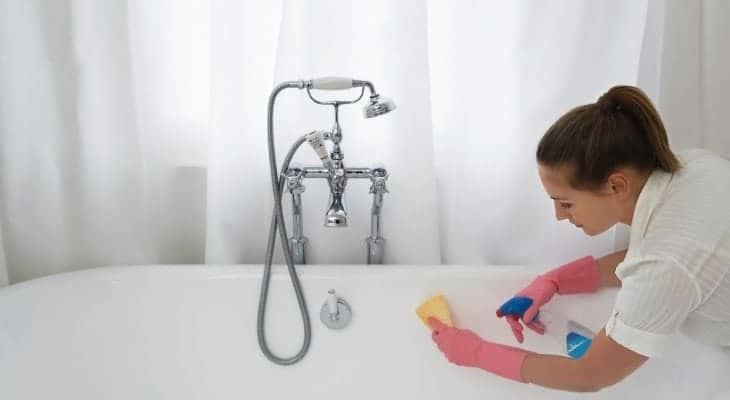 best way to clean tub