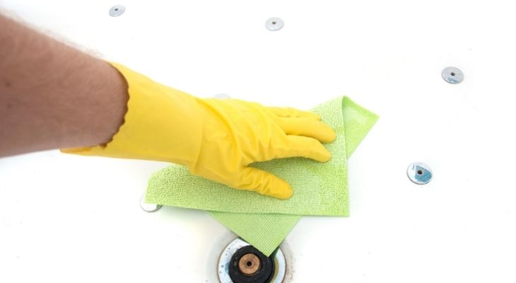 how to remove tough stains from fiberglass tub