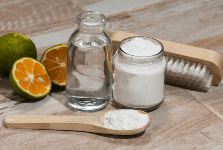 mix vinegar and bicarbonate soda