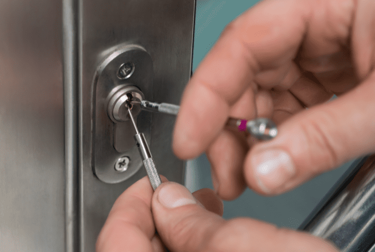 open door without handle