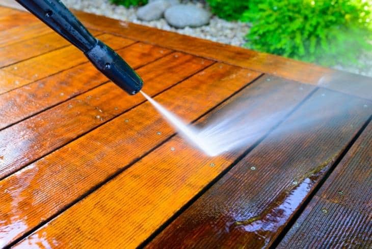 cleaning wood pallet