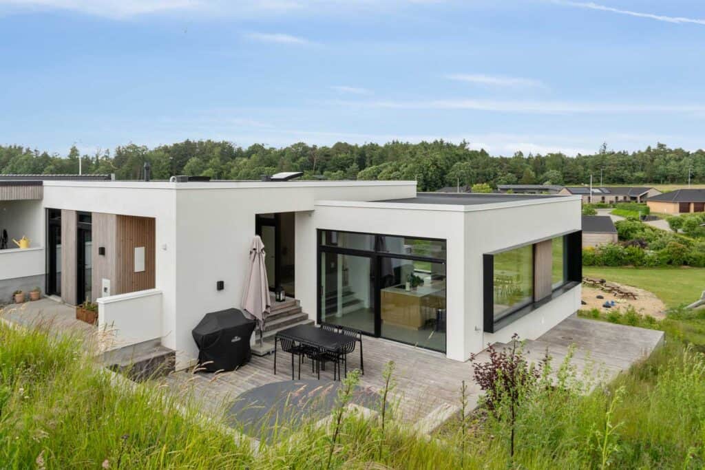 Moderne kubistisk villa opført af LTM byggefirma.