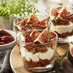 verrines de tomates sechees fromage frais et figues